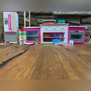 Barbie Ultimate kitchen, Fridge Fun and Doll